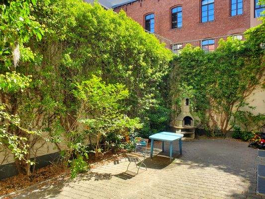 Hinterhof mit Grillplatz.jpg