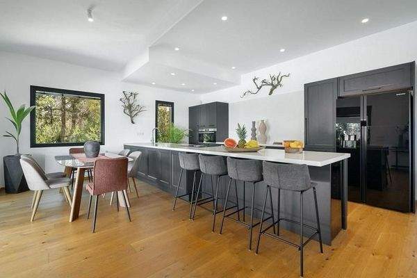 Kreta, Chania: Luxuriöse Villa mit Meerblick und Gästestudio in Agios Matthaios zu verkaufen