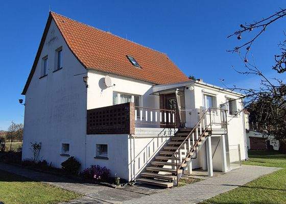 Gartenseite mit Eingang.jpg