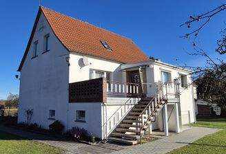 Gartenseite mit Eingang.jpg