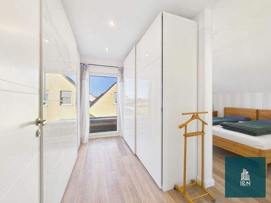 Schlafzimmer mit Ankleide