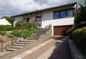 Hausansicht von der Straße