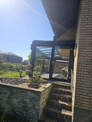 Seitenansicht / Zugang in den Wintergarten