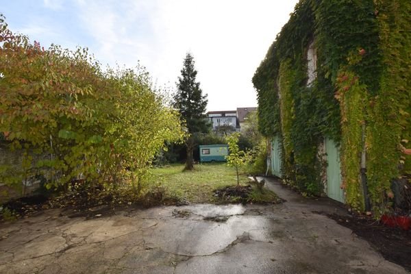 Terrasse mit Gartenansicht