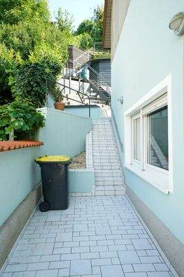 Nebeneingang Terrasse und Garten.jpg