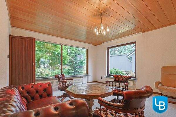 ..mit großen Fensterflächen 