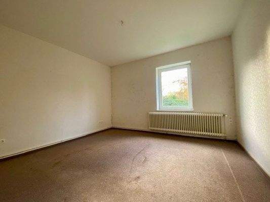 Sinnvoll möbliert entsteht hier ein Wohnzimmer