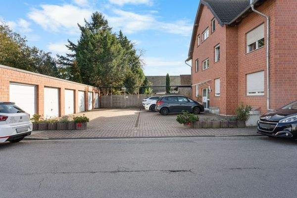 Garagen und Pkw-Stellplätze