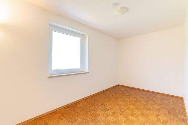 Homeoffice-/Kinderzimmer