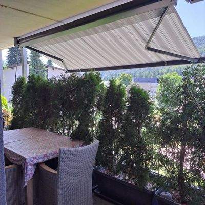 überdachter Balkon mit Markise.jpg