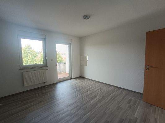 Schlafzimmer mit Zugang zum Balkon