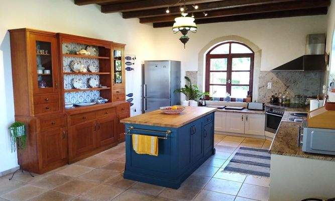 Kreta, Kournas: Luxuriöse Steinvilla mit Meer- und Bergblick