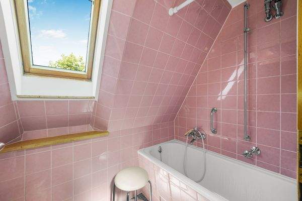 Badezimmer im DG (Reiheneckhaus)