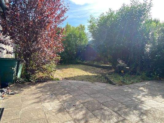 Terrasse mit Blick zum Garten