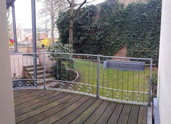 Balkon mit Gartenblick
