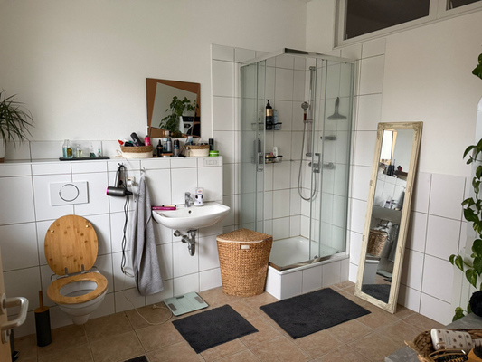 Platz im modernen Bad