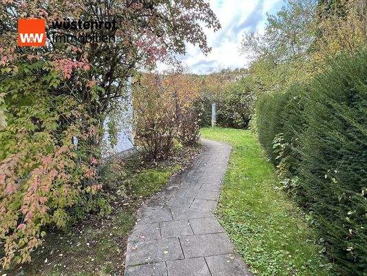 Weg zum Eingangsbereich