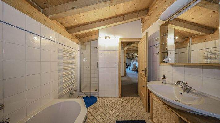 KITZIMMO-Exklusive Dachgeschosswohnung in Toplage mieten - Immobilien Going.