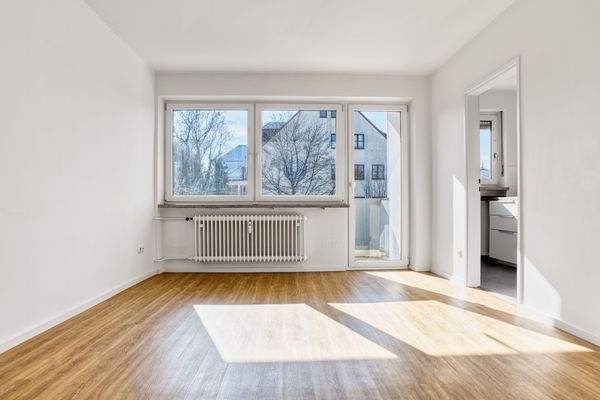 Wohnzimmer mit Balkon