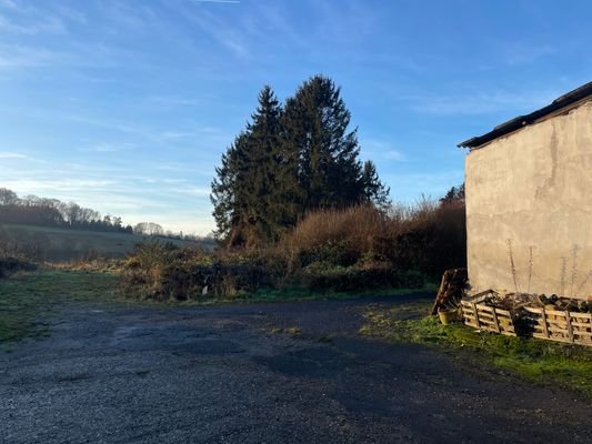 Blick auf Grundstück