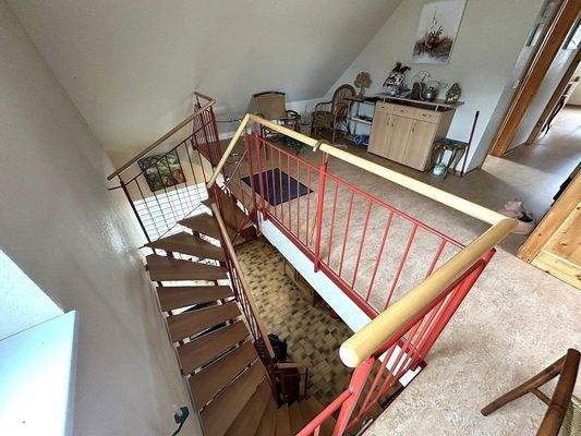 Aufgang vom EG zum OG mti zwei Schlafzimmern