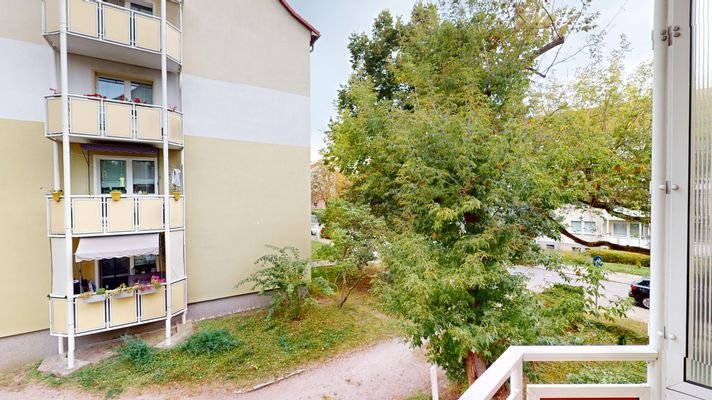 Aussicht vom Balkon Richtung Straße