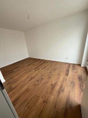 Leeres Zimmer mit Holzboden