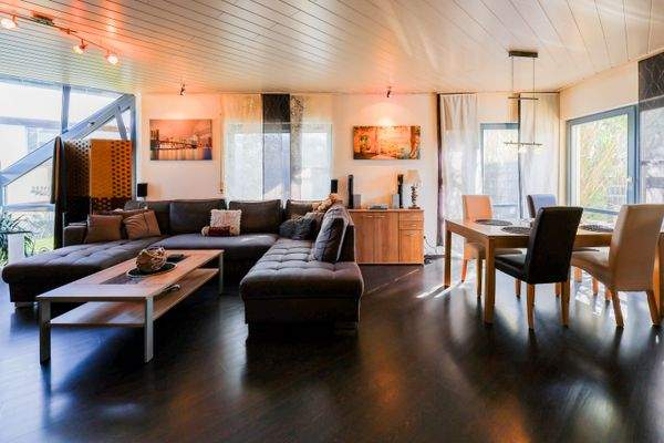 Wohnzimmer mit Essbereich