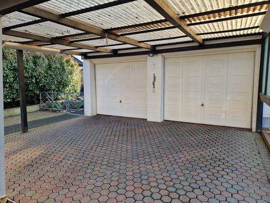 Doppelgarage mit Überdachung