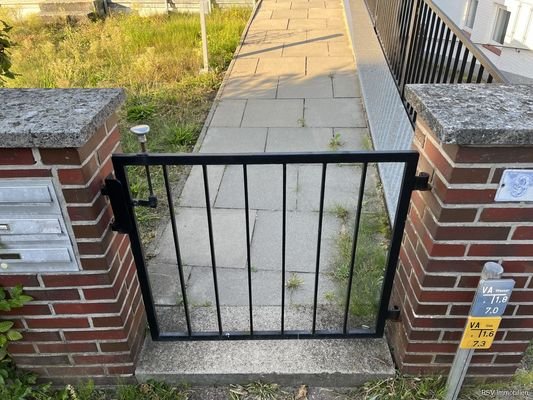 Eingangstür zum Grundstück