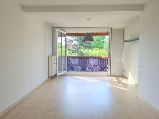 Wohnzimmer mit Fensterfront