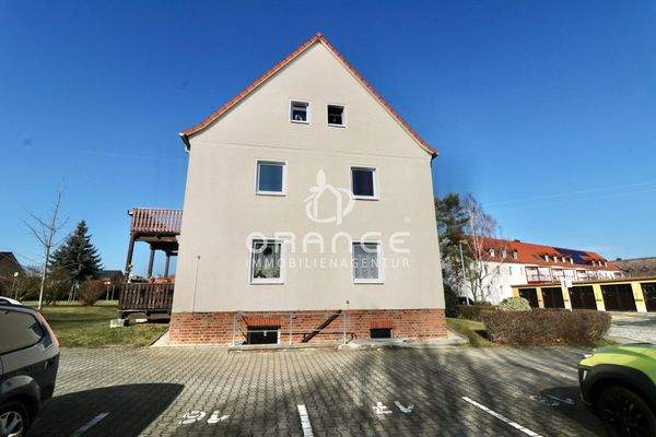 Seitenansicht mit Kellerzugang