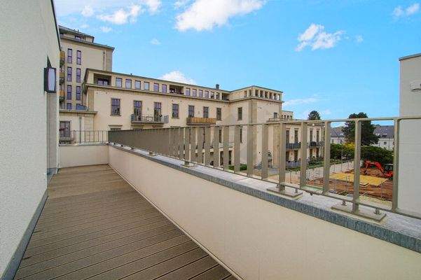 Muster Balkon und Ausblick (Südseite)