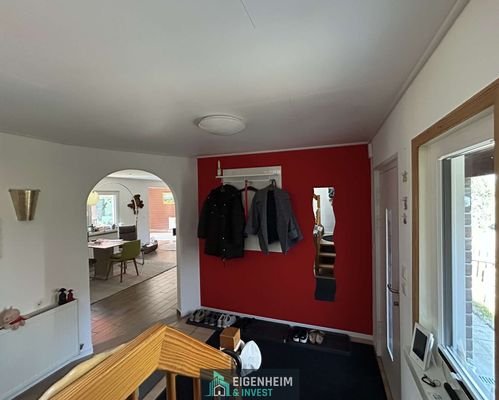 Eingangsbereich mit Blick in den Wohnbereich