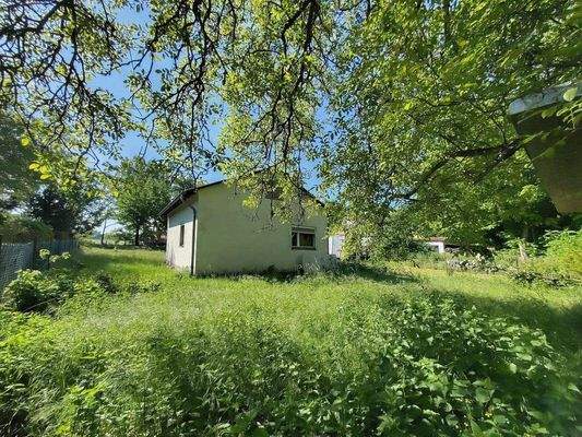 Blick von hinten auf das Abrisshäuschen