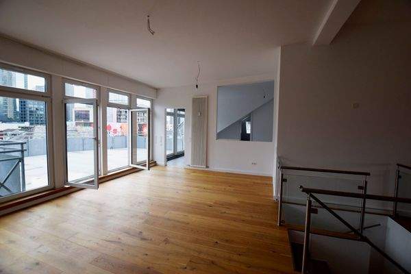 O Treppe Wohnraum vor Küche_DSC0370.jpg