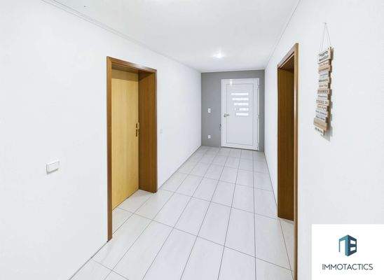 Flur EG - (KI-geräumt)