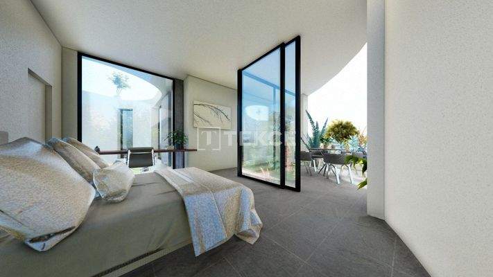 Luxurious 5-Bedroom Villa Near the Beach in Orihuela Costa