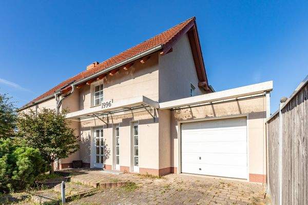 Hauseingang nebst Garage Nr. 2