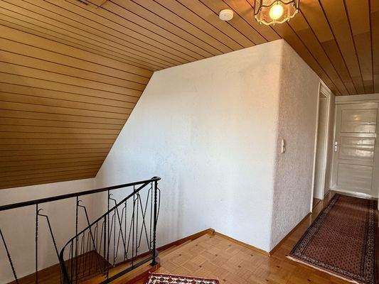 Flur und Treppenaufgang