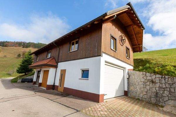 Garagen- u. Lagergebäude