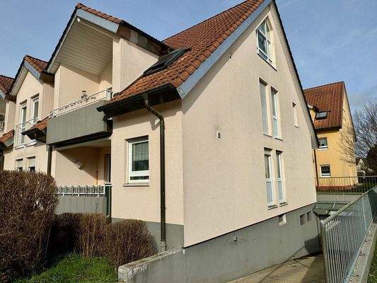 Ostansicht mit Tiefgaragenzufahrt