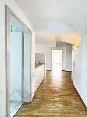 Flurbereich Obergeschoss, links Zugang zum Badezimmer