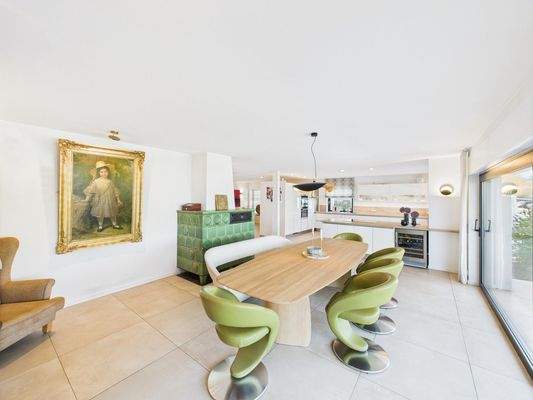 großzügiger Essbereich