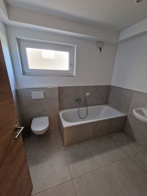 Bad-Badewanne