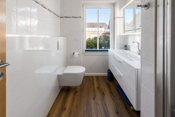 Kinderbad mit Dusche