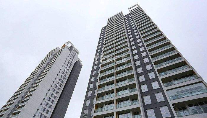 Apartments with Outdoor Swimming Pool in İstanbul Avcılar