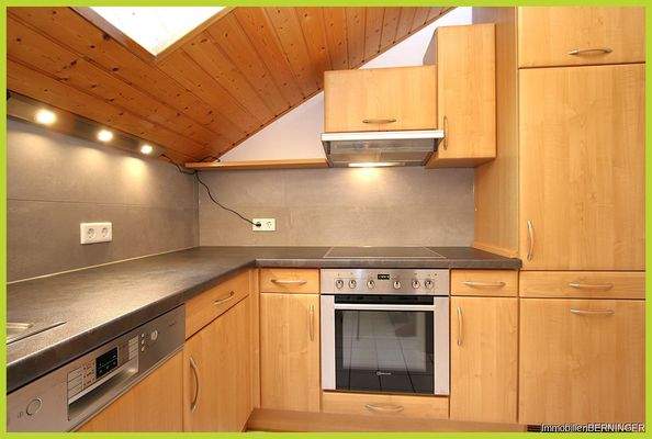 Küche mit Einbauküche