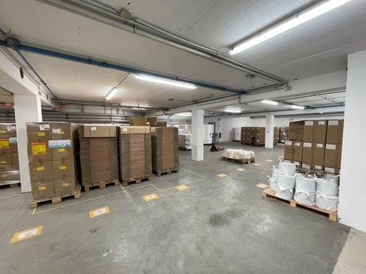 Großzügiges Lager EG
