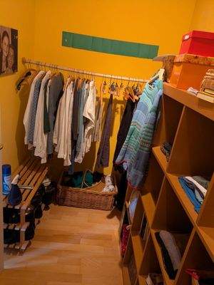 Ankleidezimmer v. gr. Zimmer 